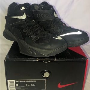 Nike Lebron Zoom Soldier VIII